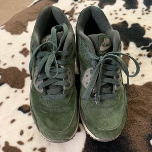 Nike Max 90. Army green